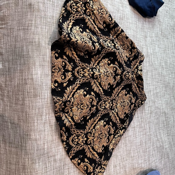 COPY - Chicwish Jaquard gold and black skirt - Picture 2 of 5